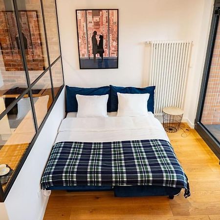 Chic Apartment In Historic Koneser Area Warsaw Luaran gambar