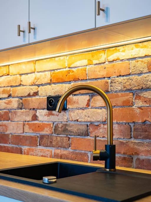 Chic Apartment In Historic Koneser Area Warsaw Luaran gambar