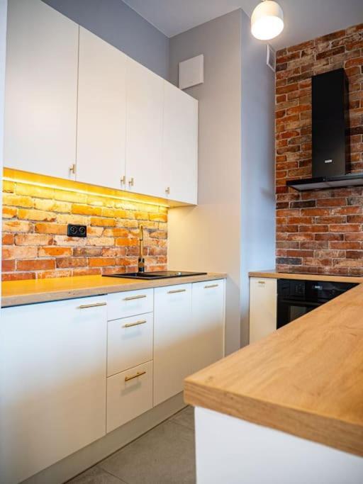 Chic Apartment In Historic Koneser Area Warsaw Luaran gambar