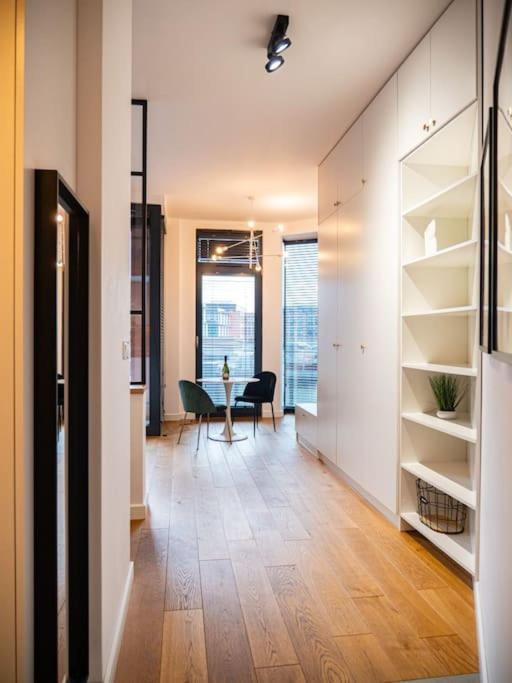 Chic Apartment In Historic Koneser Area Warsaw Luaran gambar