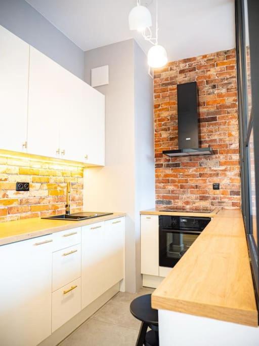 Chic Apartment In Historic Koneser Area Warsaw Luaran gambar