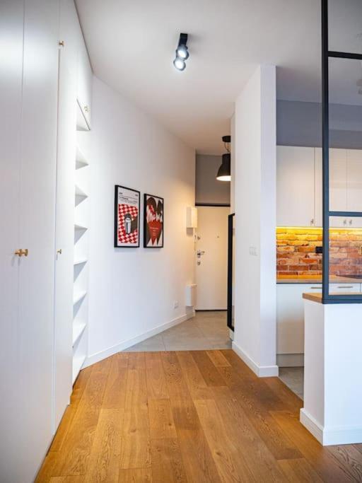 Chic Apartment In Historic Koneser Area Warsaw Luaran gambar