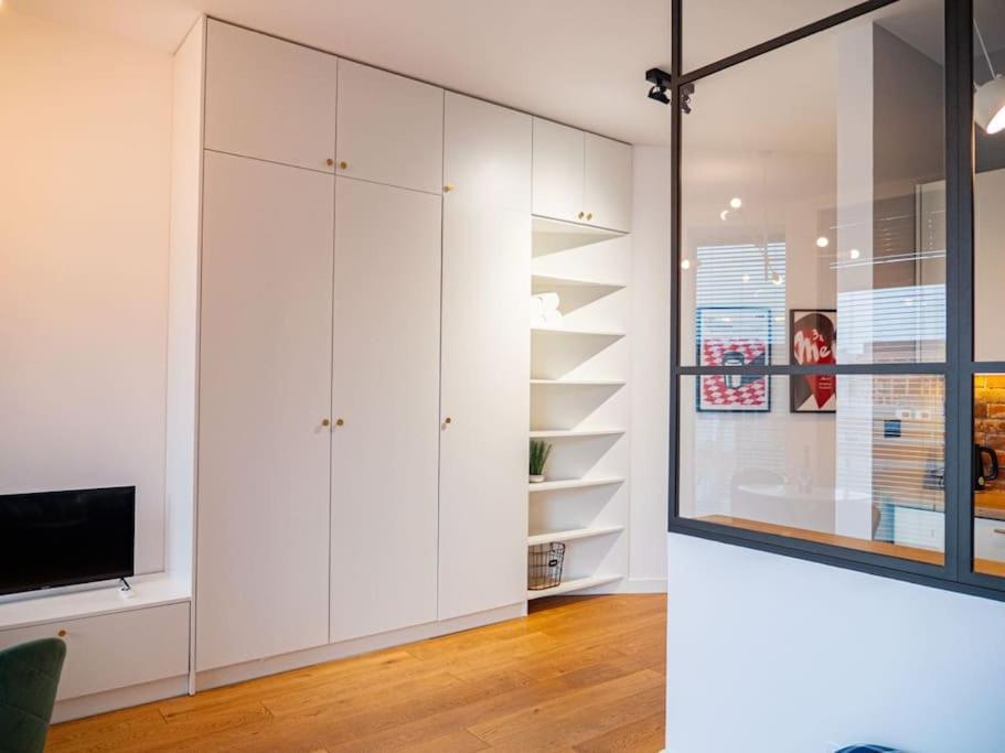 Chic Apartment In Historic Koneser Area Warsaw Luaran gambar