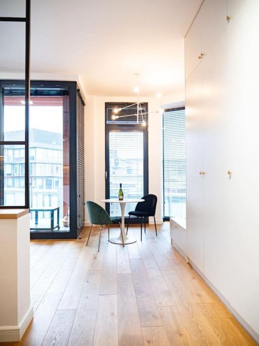 Chic Apartment In Historic Koneser Area Warsaw Luaran gambar