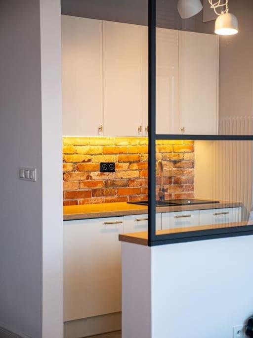 Chic Apartment In Historic Koneser Area Warsaw Luaran gambar