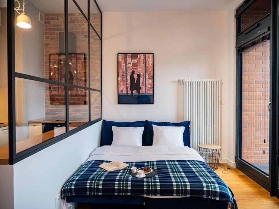 Chic Apartment In Historic Koneser Area Warsaw Luaran gambar