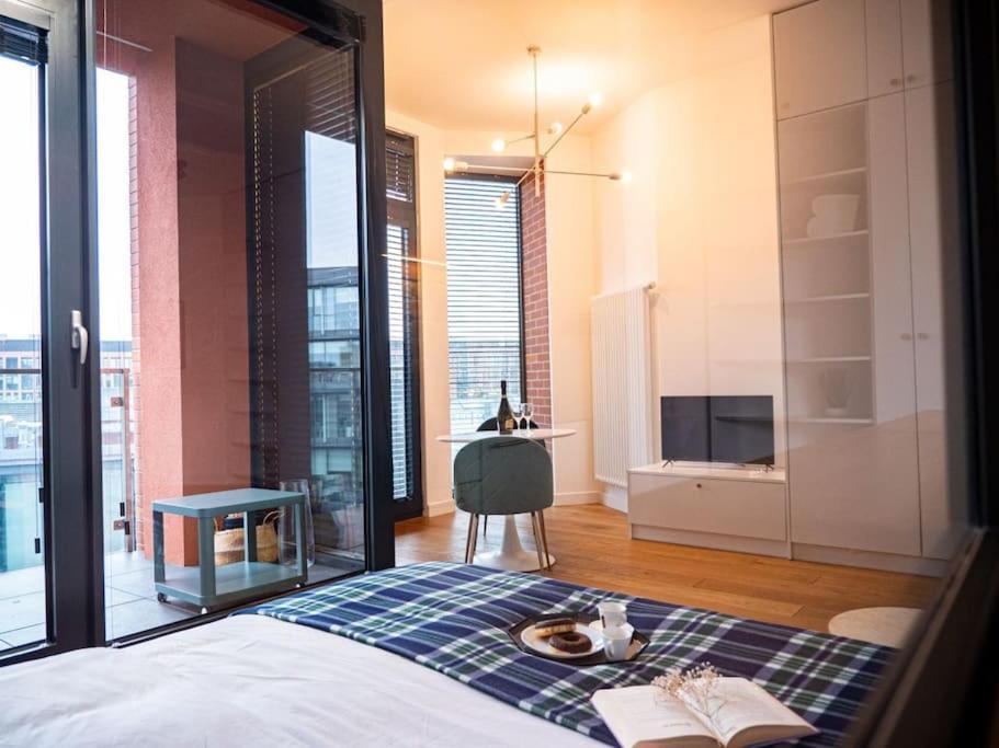 Chic Apartment In Historic Koneser Area Warsaw Luaran gambar
