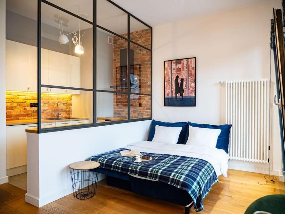 Chic Apartment In Historic Koneser Area Warsaw Luaran gambar